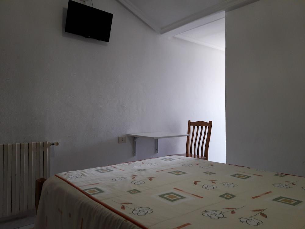 Hostal Sequeiros San Ciprián de Viñas Exterior foto